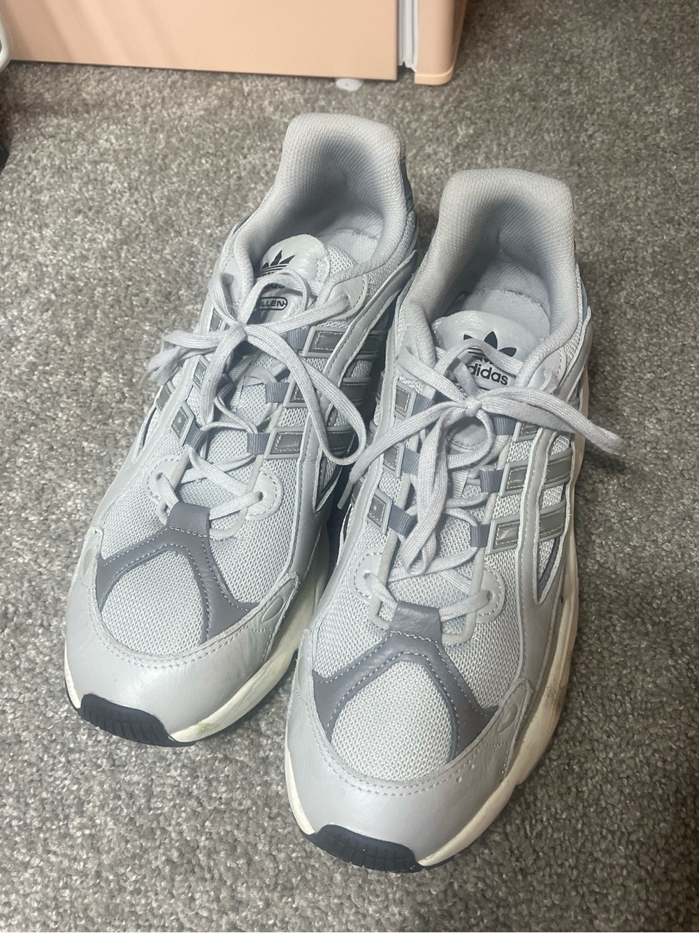 ADIDAS OZMILLEN GREY/ WHITE SHOES SNEAKERS
MEN'S SIZE 13